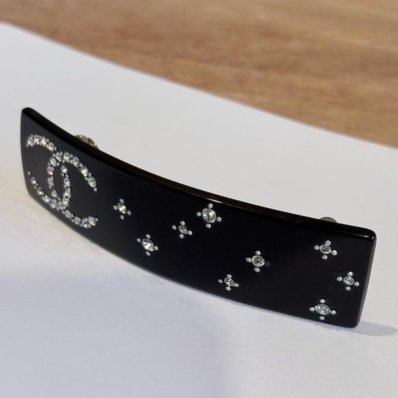 CHANEL Black Hair Clip with Sparkling Crystal Details - Picture 2 of 6